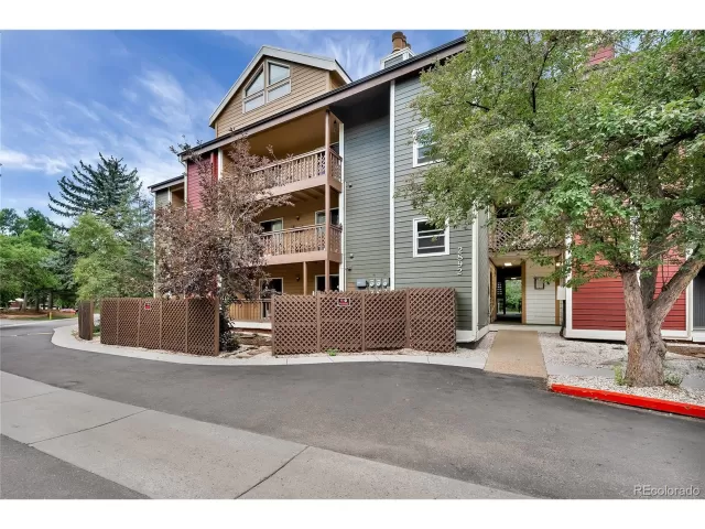 MLS: 2462668 Condo For Sale