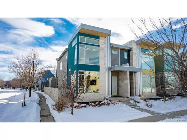 MLS: 2474629 Condo For Sale