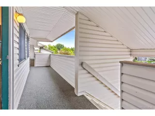 Photo #2: 2492241 Listing