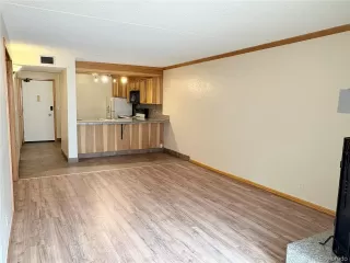 Photo #6: 2493011 Listing 