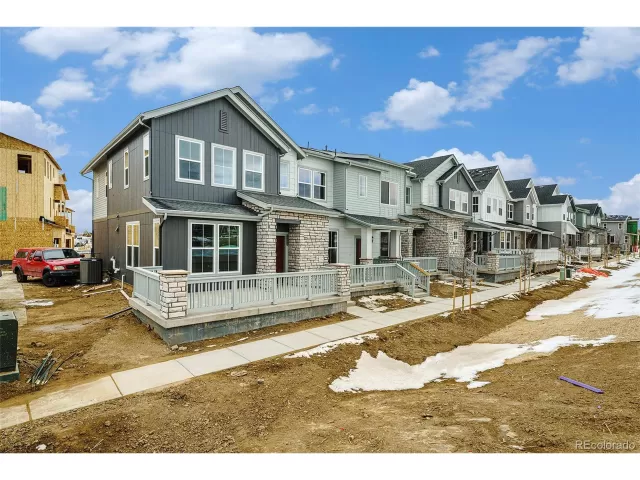 MLS: 2740664 Condo For Sale