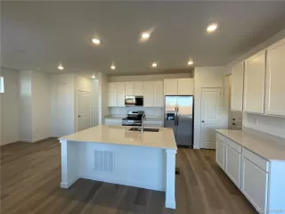 Photo #1: 2800308 Listing 