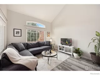 Photo #5: 2801212 Listing