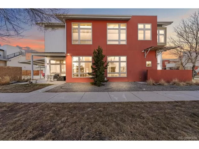 MLS: 2984651 Condo For Sale