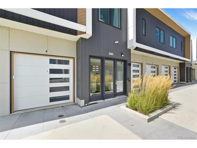 MLS: 2997437 Condo For Sale