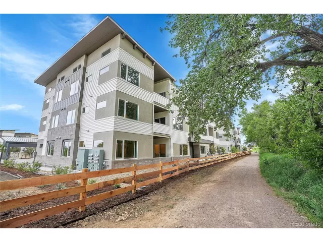 MLS: 3075532 Condo For Sale