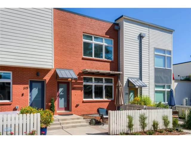 MLS: 3082030 Condo For Sale