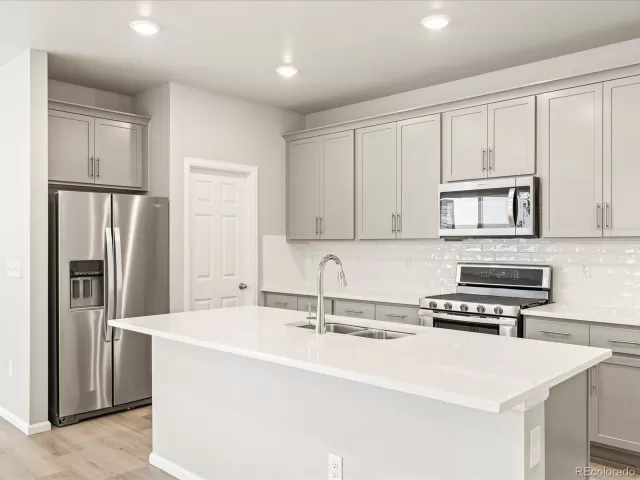 MLS: 3110091 Condo For Sale