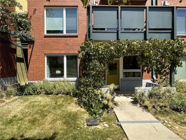 MLS: 3110509 Condo For Sale