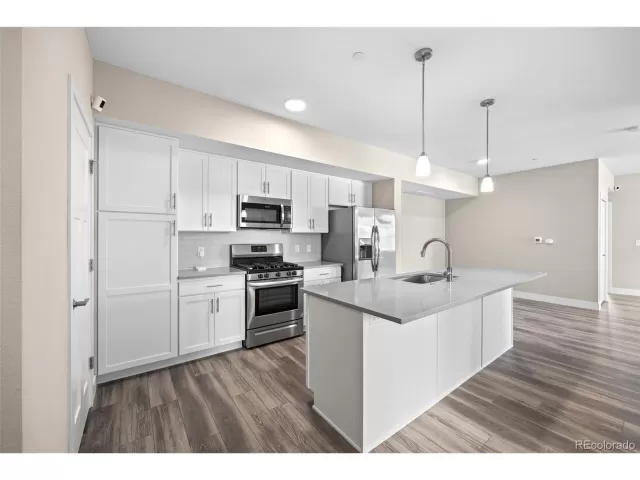 MLS: 3209820 Condo For Sale