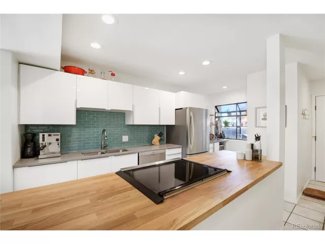 MLS: 3245037 Condo For Sale