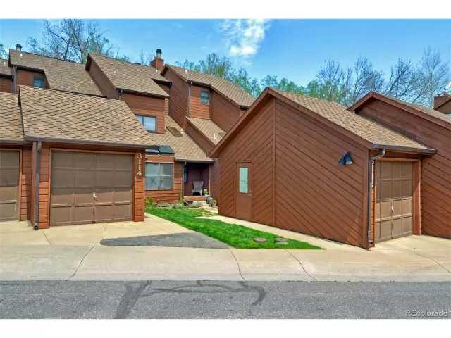 MLS: 3266719 Condo For Sale