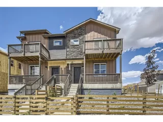 Browse active condo listings in WATERFIELD
