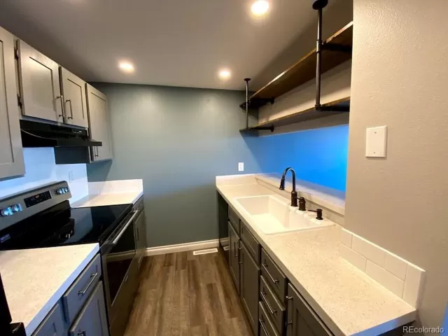 MLS: 3293381 Condo For Sale