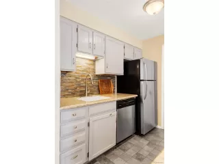 Photo #6: 3341388 Listing