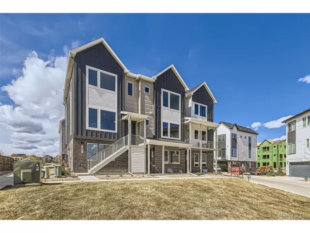 MLS: 3379617 Condo For Sale