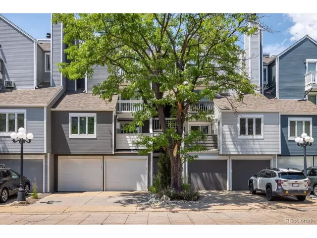 MLS: 3420245 Condo For Sale