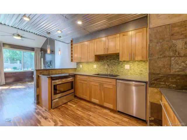 MLS: 3457753 Condo For Sale