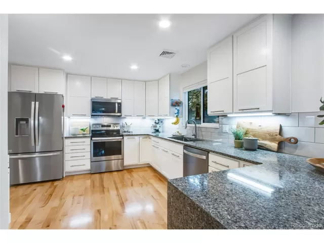 MLS: 3604323 Condo For Sale