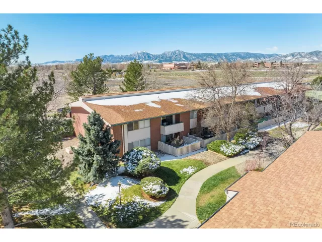 MLS: 3709625 Condo For Sale