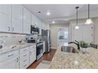 Photo #3: 3799945 Listing