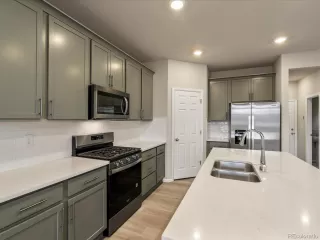 Photo #5: 3801984 Listing