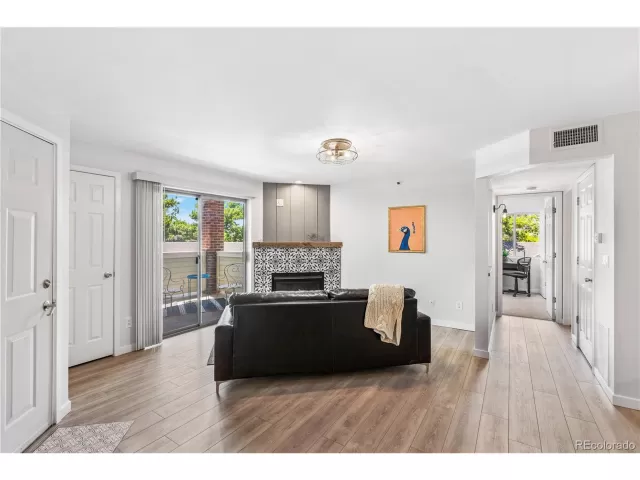 MLS: 3900656 Condo For Sale