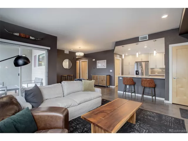 MLS: 3912323 Condo For Sale