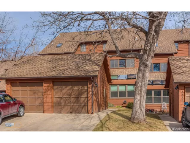 MLS: 3952274 Condo For Sale