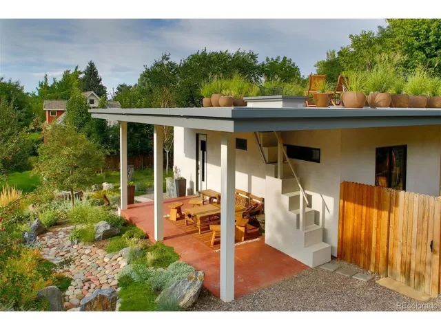 MLS: 3965386 Condo For Sale