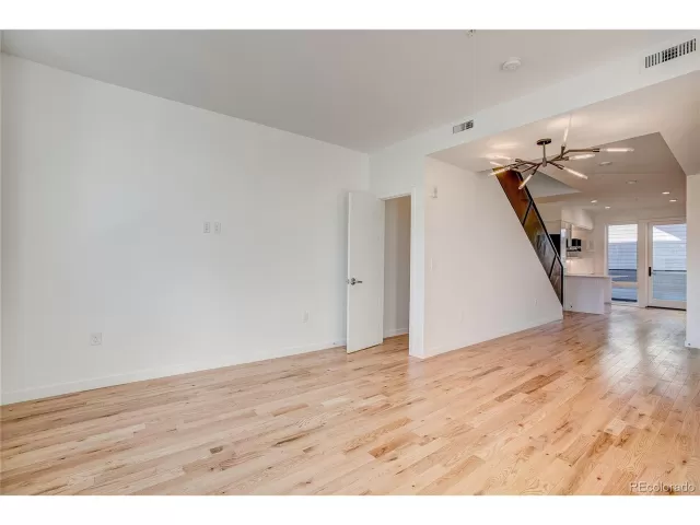 MLS: 4041342 Condo For Sale