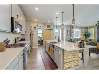 Photo #6: 4041400 Listing