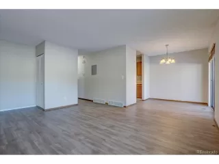 Photo #5: 4044477 Listing