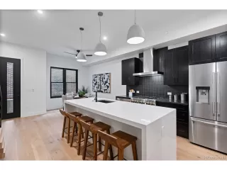 Photo #1: 4045629 Listing