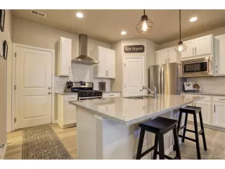 Photo #6: 4047794 Listing