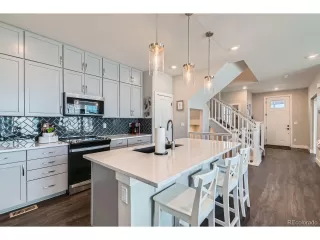 Photo #5: 4050973 Listing