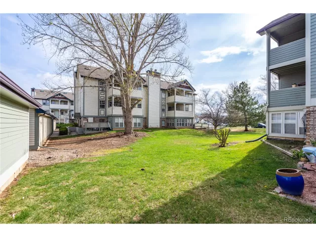 MLS: 4068361 Condo For Sale