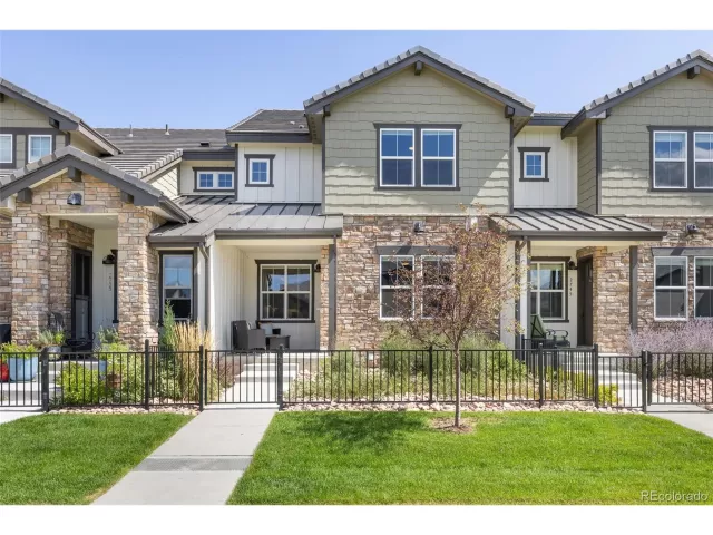 MLS: 4096426 Condo For Sale