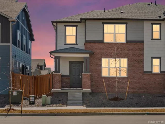 MLS: 4116213 Condo For Sale