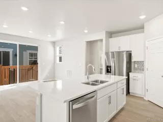 Photo #4: 4116213 Listing