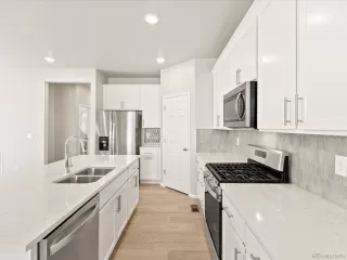 Photo #6: 4116213 Listing