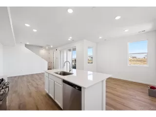 Photo #2: 4136765 Listing