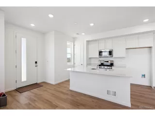 Photo #6: 4136765 Listing