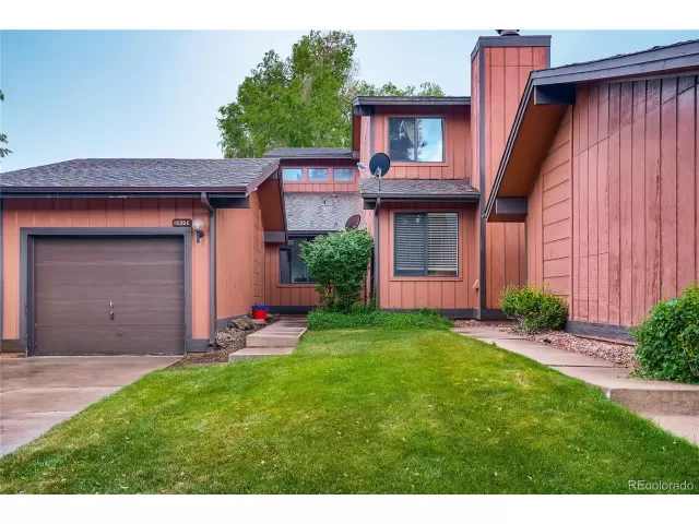 MLS: 4144701 Condo For Sale