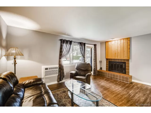 MLS: 4162296 Condo For Sale