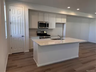 Photo #1: 4182314 Listing 