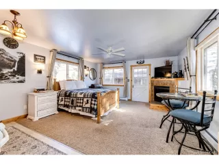 Photo #5: 4197676 Listing