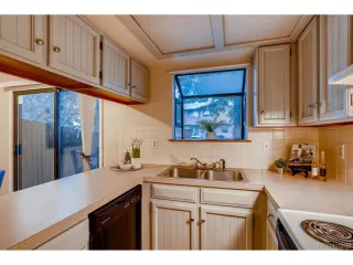 Photo #5: 4211188 Listing