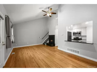 Photo #6: 4221284 Listing