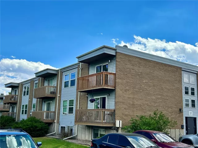MLS: 4246913 Condo For Sale